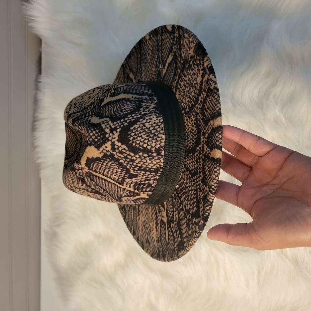 Tan and Black Reptile Skin Pattern - Picture 6 of 11